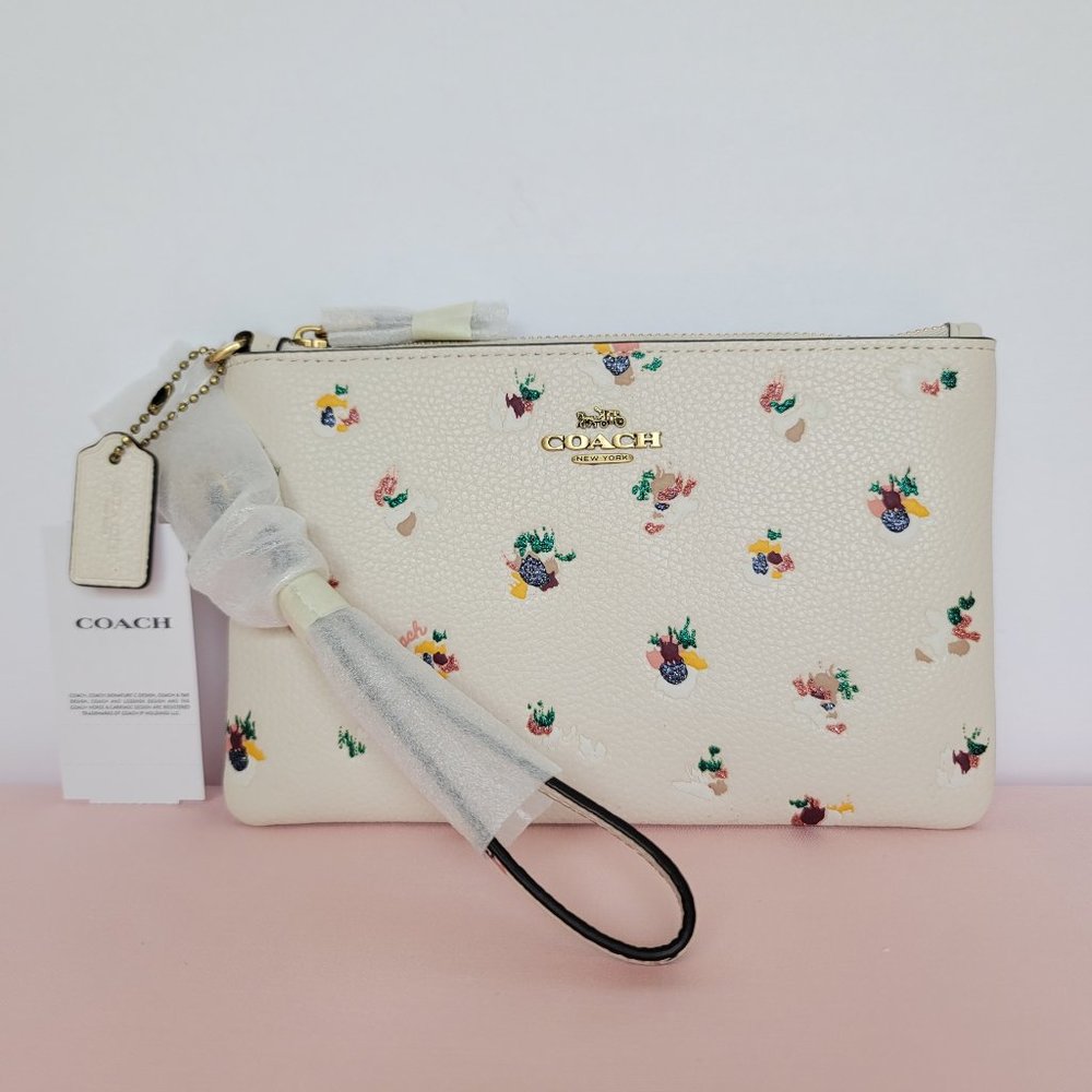 COACH Small Wristlet in Floral Print Pebbled Leather– Chalk Multi⭐